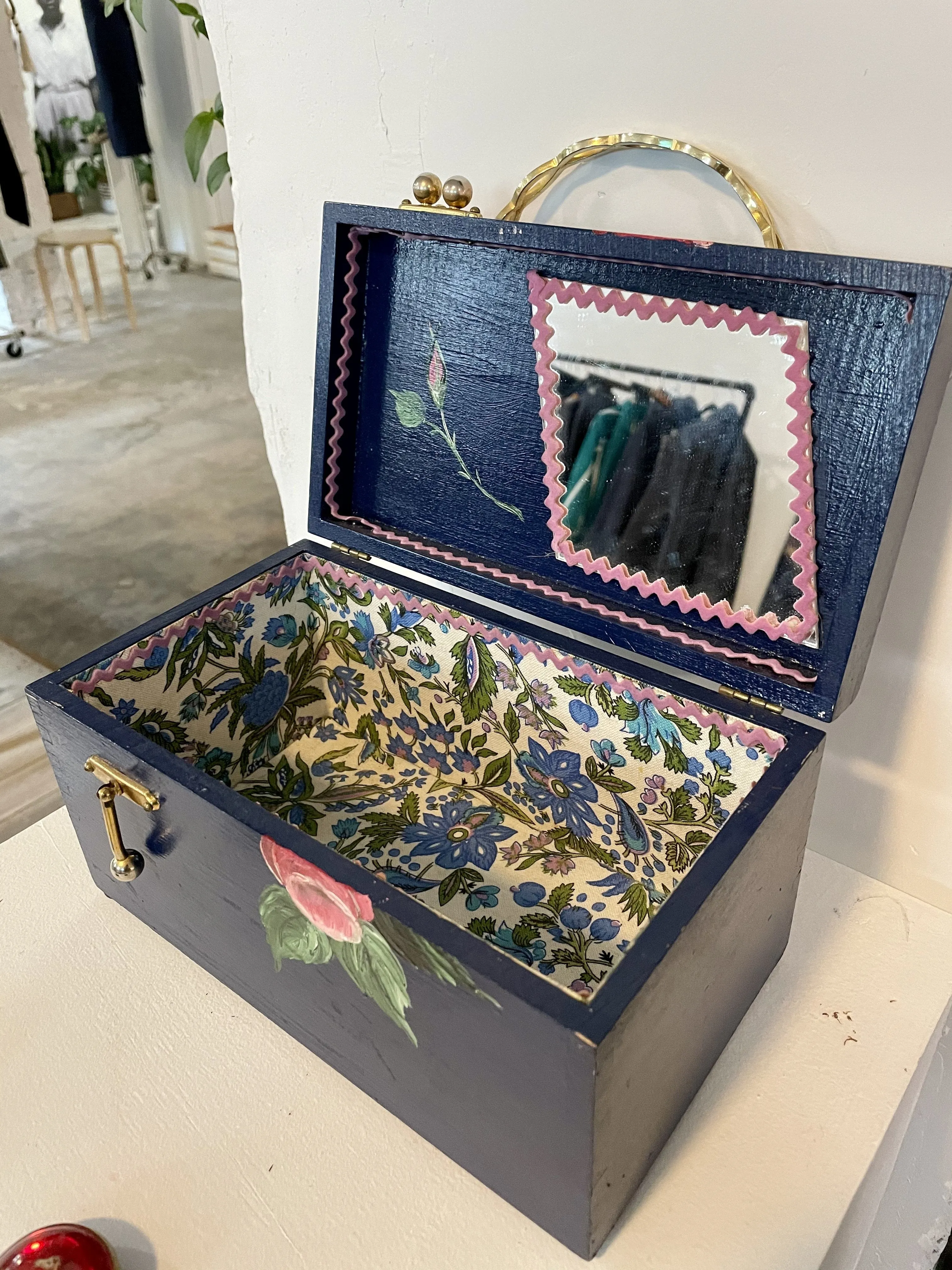 1960s Fred's hand-painted box bag