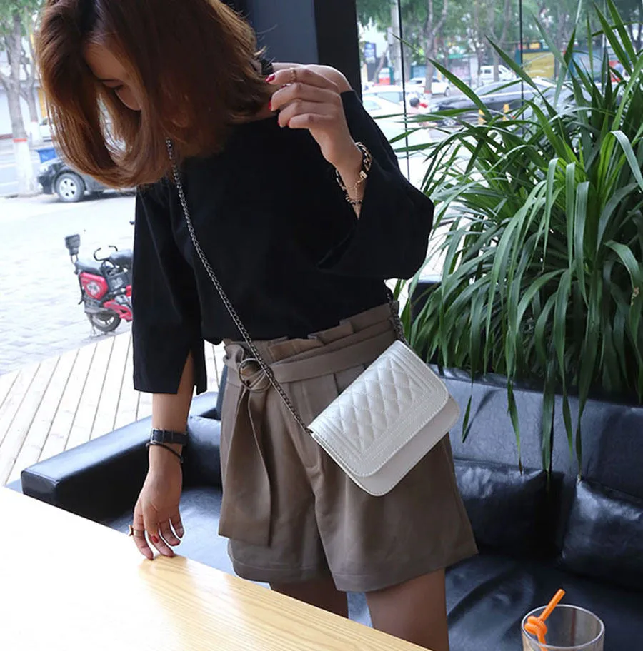 Design Leather style chain crossbody clutch handbag