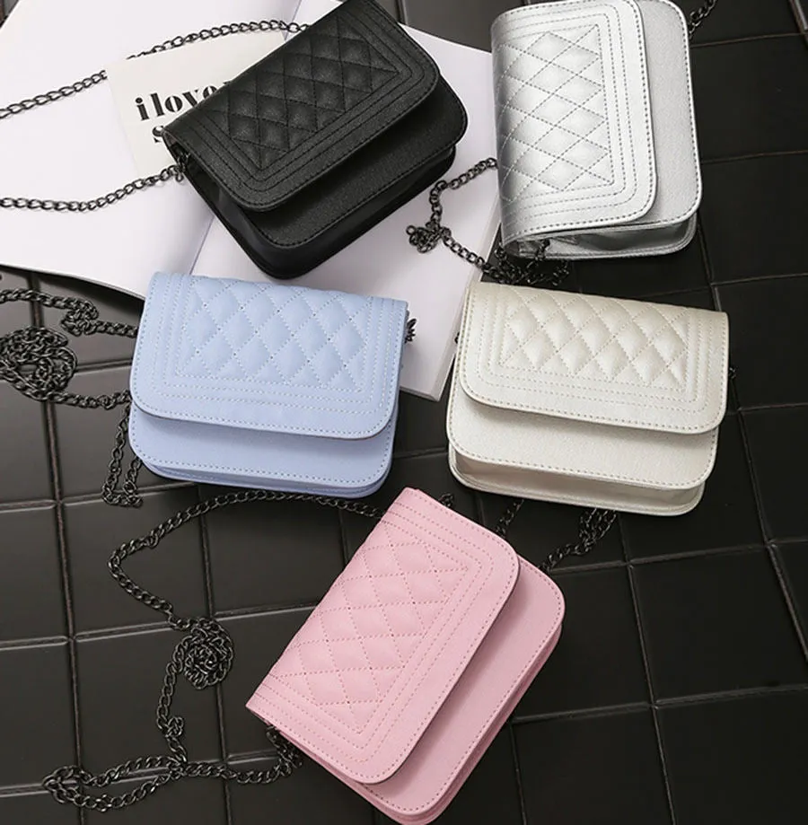 Design Leather style chain crossbody clutch handbag