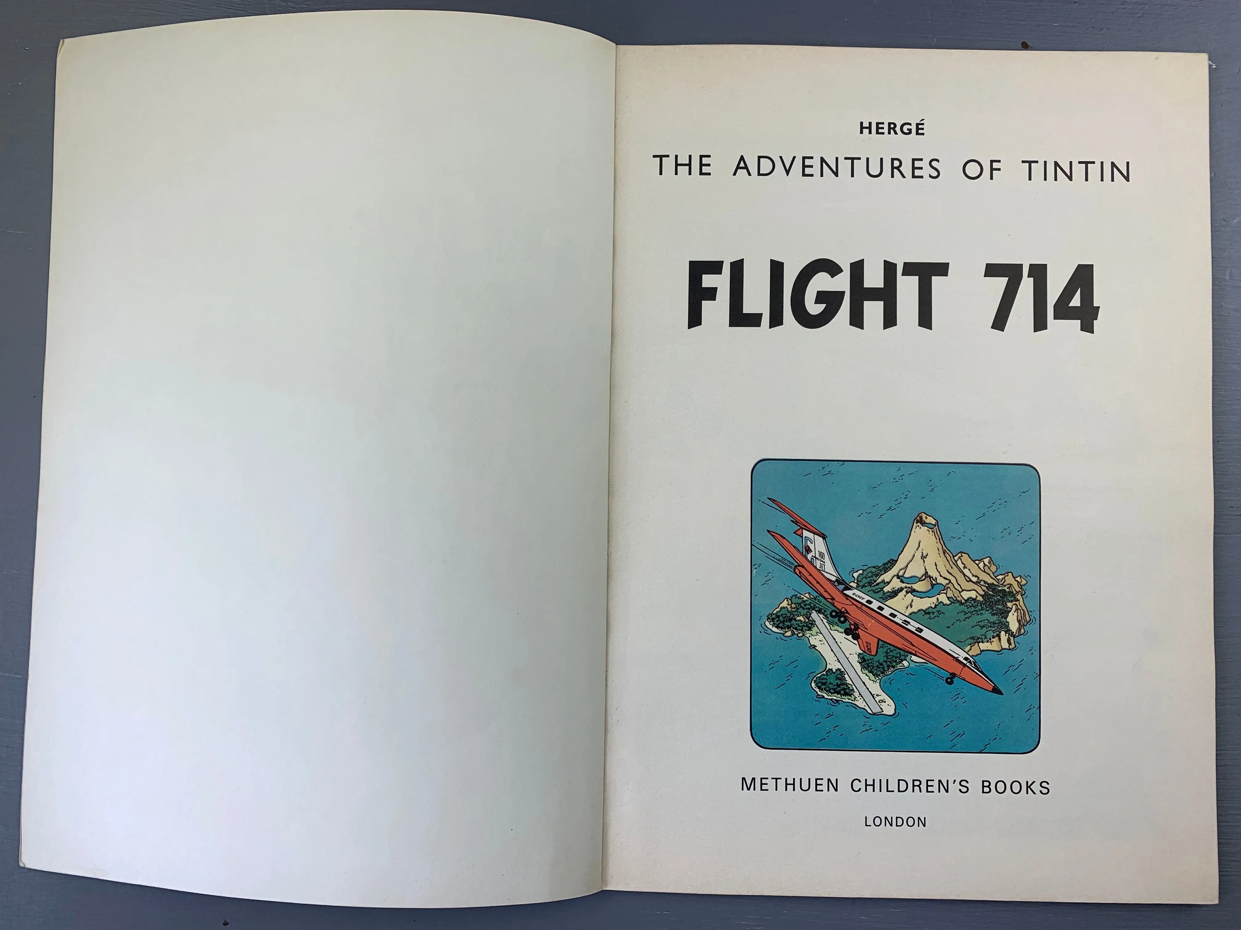 Flight 714 - Tintin 1975 Methuen 1st UK Paperback Edition Book