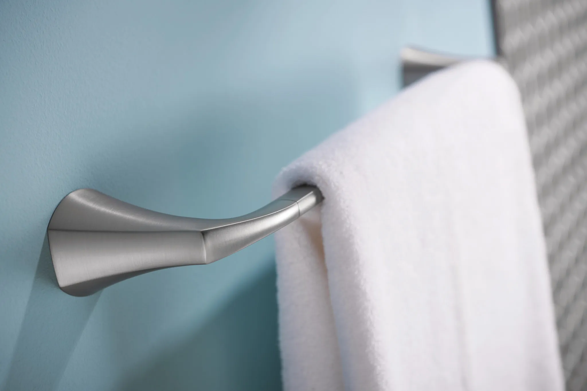 Lindor 24" Towel Bar