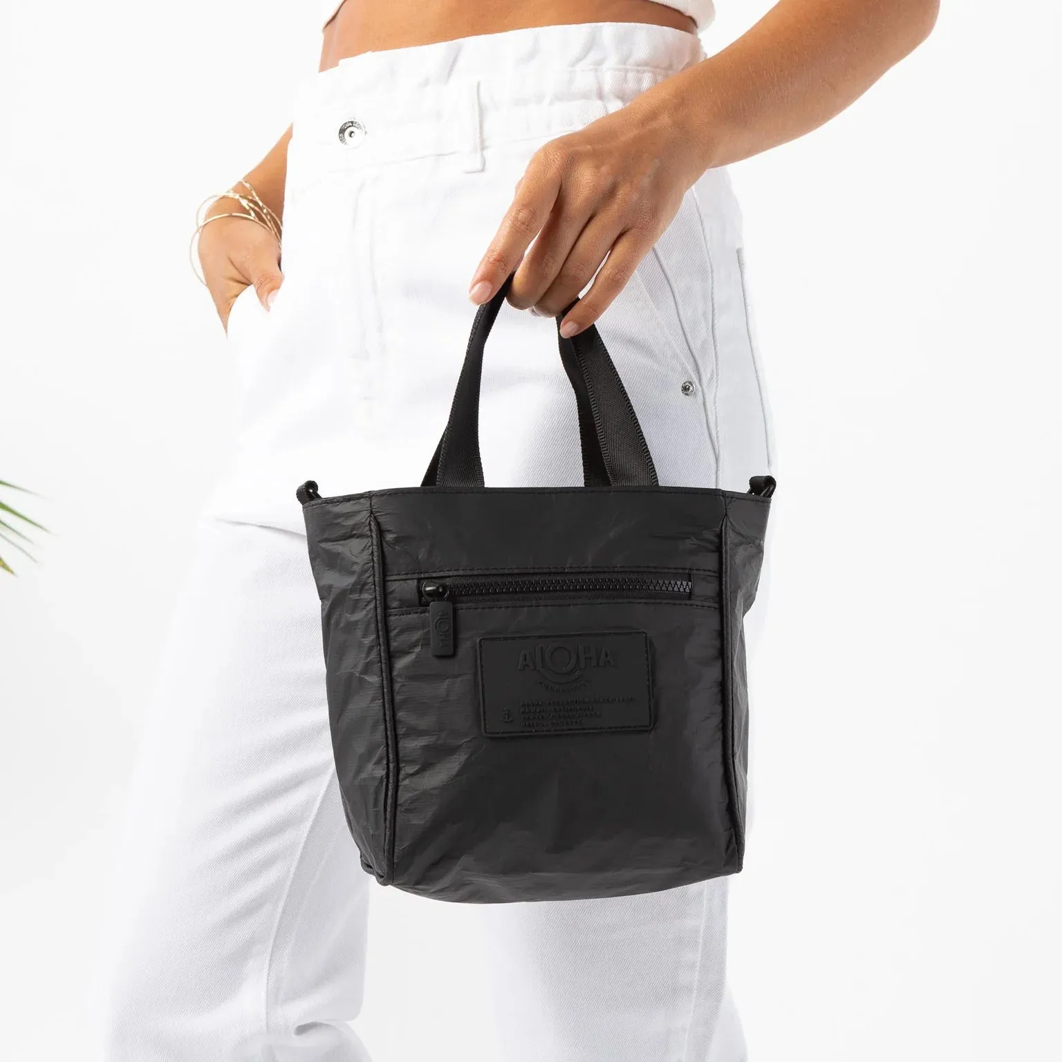 Monochrome Crossbody / Black