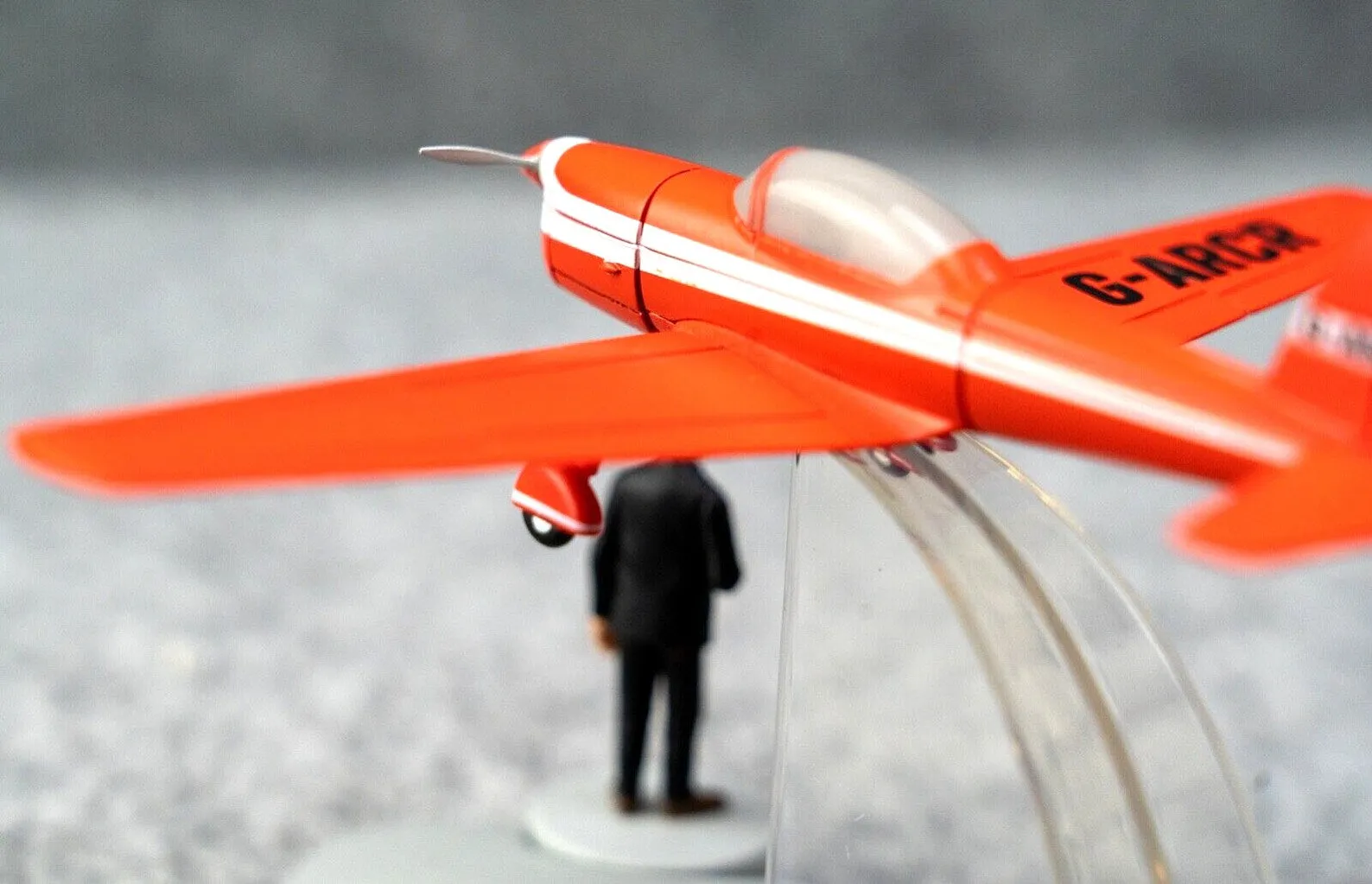 Moulinsart Avion Tintin 29528 Red Havilland Plane: Black Island Hachette Model #8