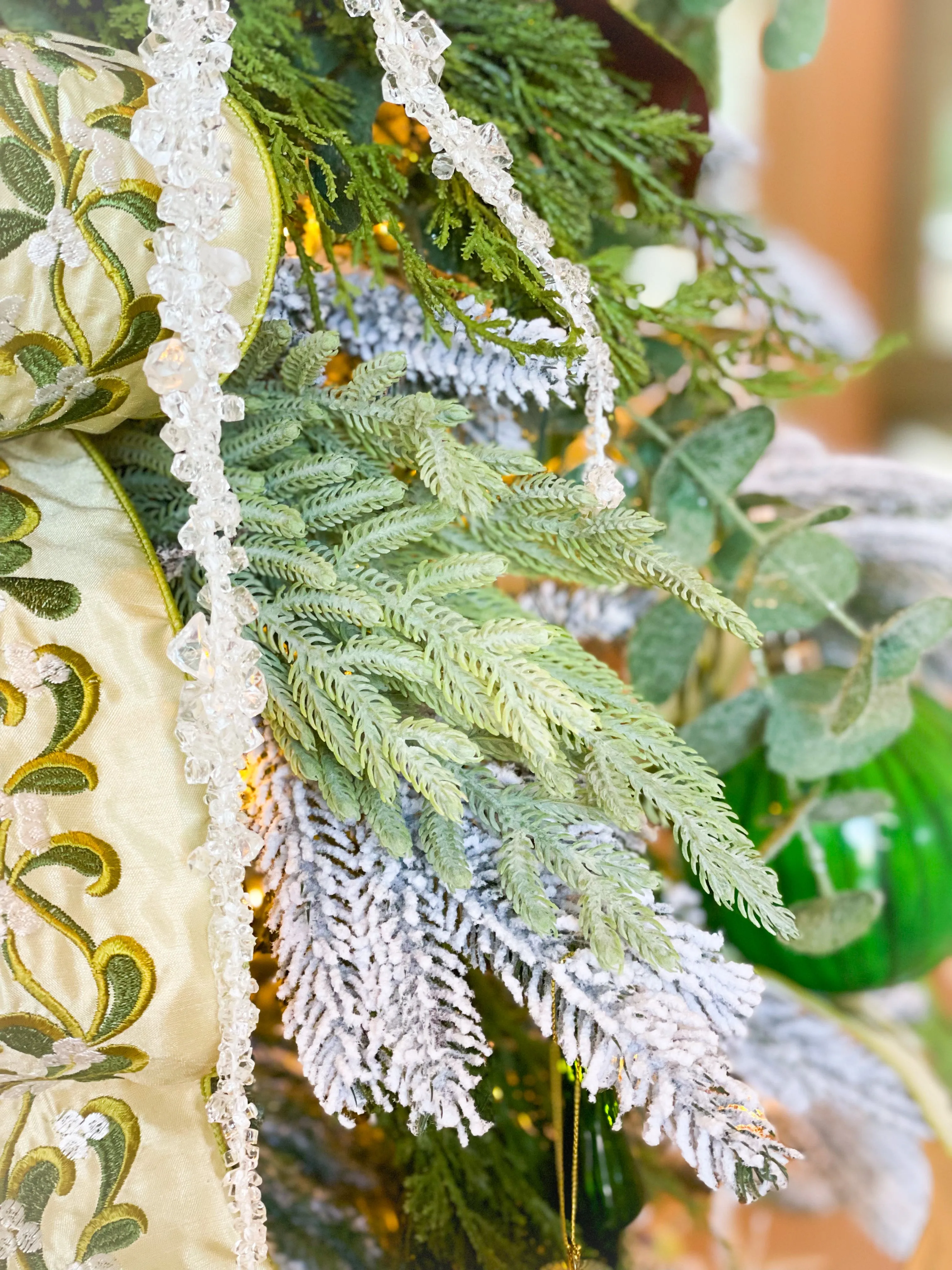 The Amalfi Christmas Tree Blanc Box