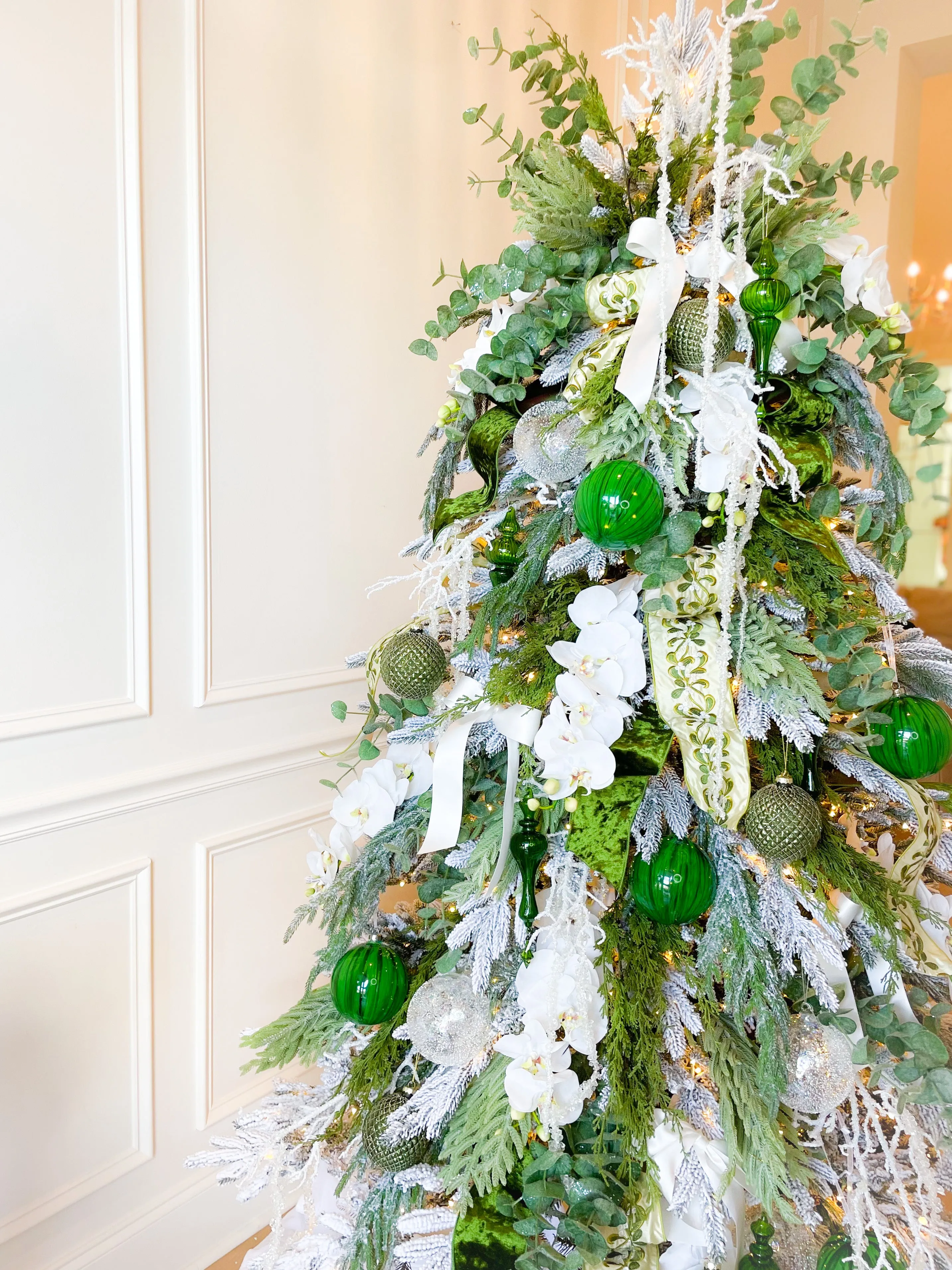 The Amalfi Christmas Tree Blanc Box
