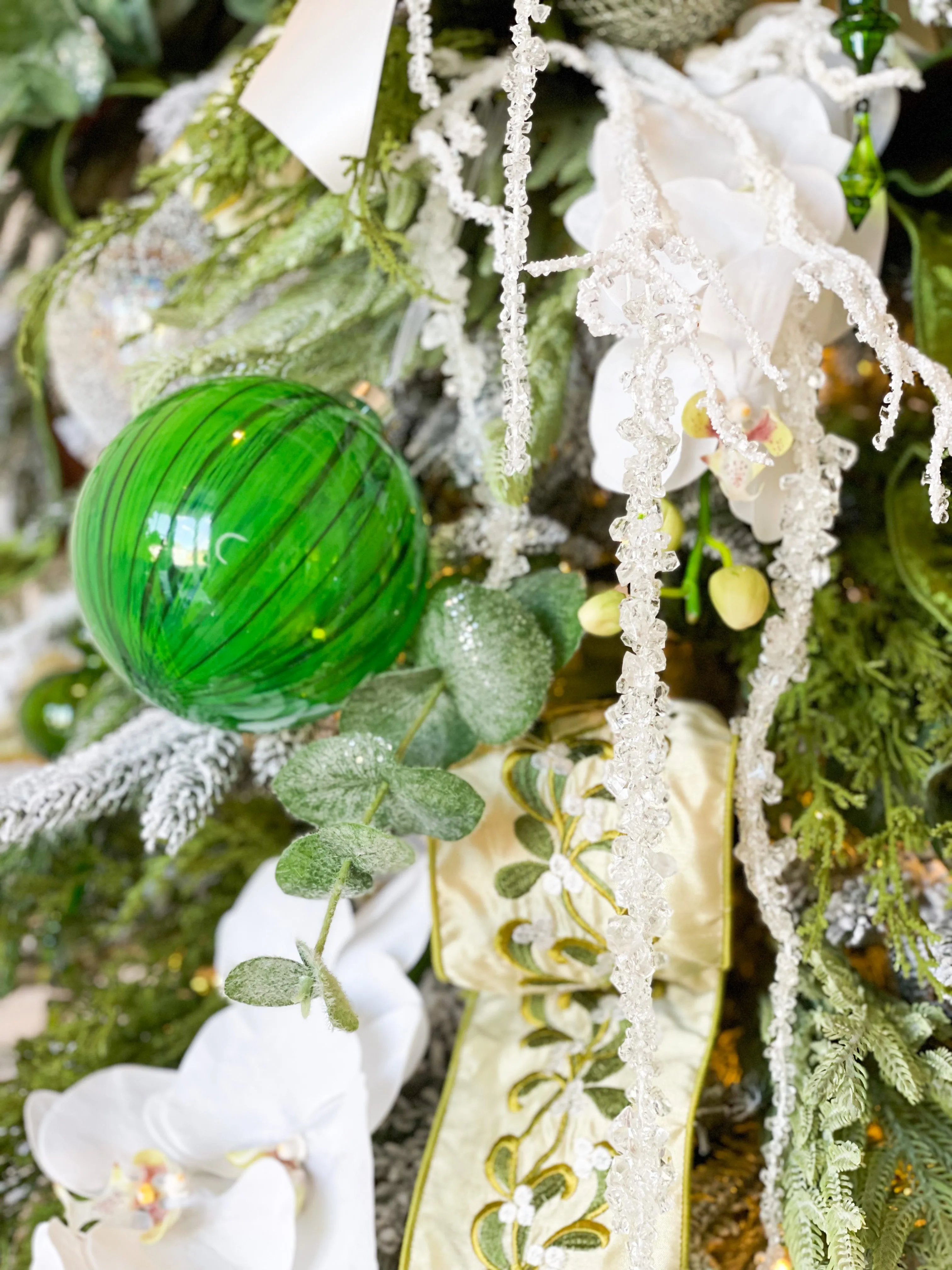 The Amalfi Christmas Tree Blanc Box