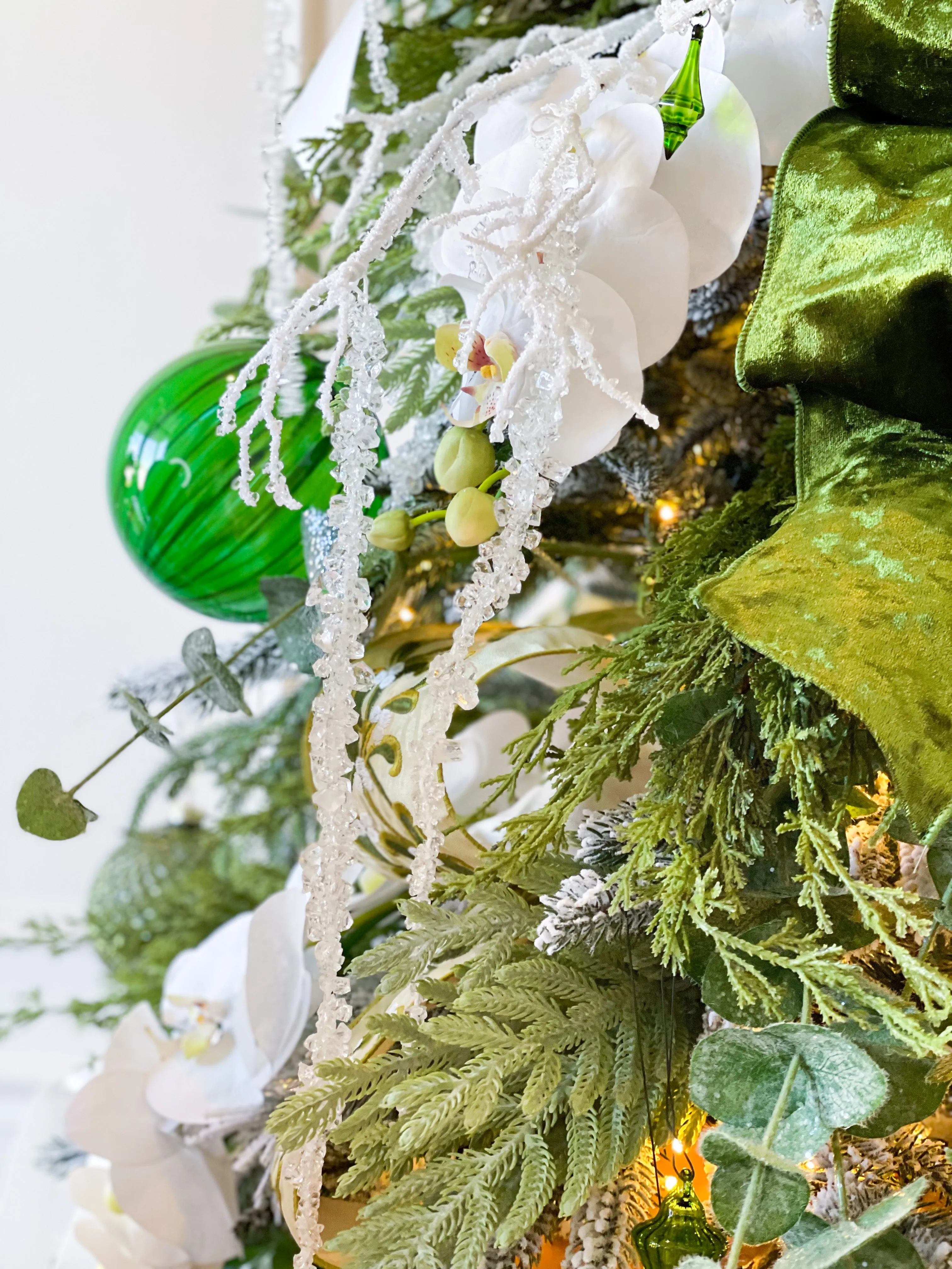 The Amalfi Christmas Tree Blanc Box