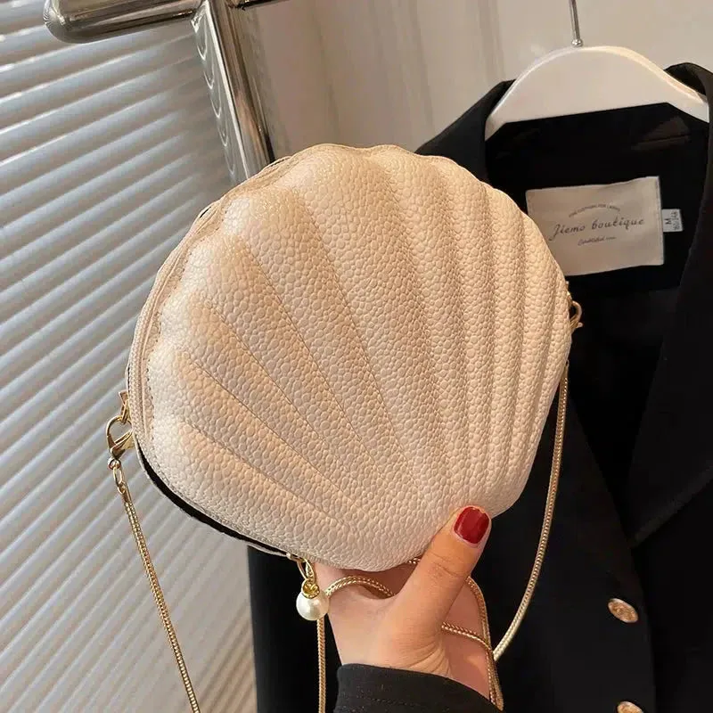 Vvsha Chain Strap Shell-Shaped Shoulder Bag