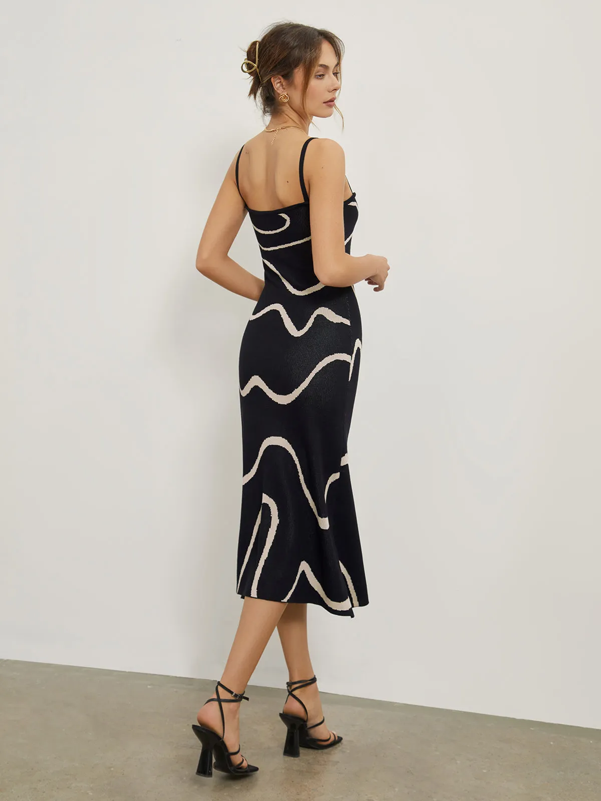 Wavy Print Graceful Strap Midi Dress
